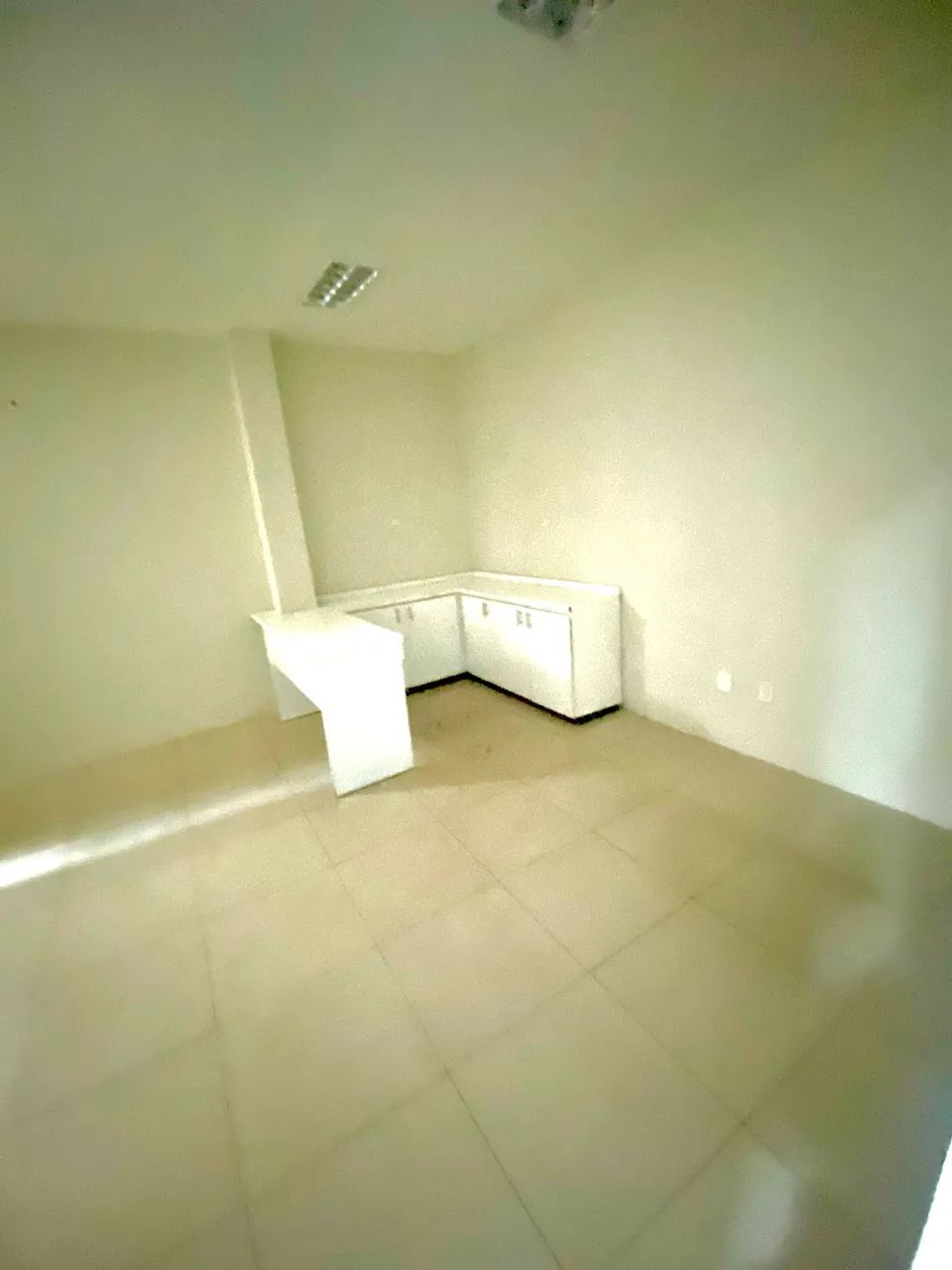 Aluga-se excelente sala para consultório mobiliada e bem localizada e com ótima estrutura  - Foto 3