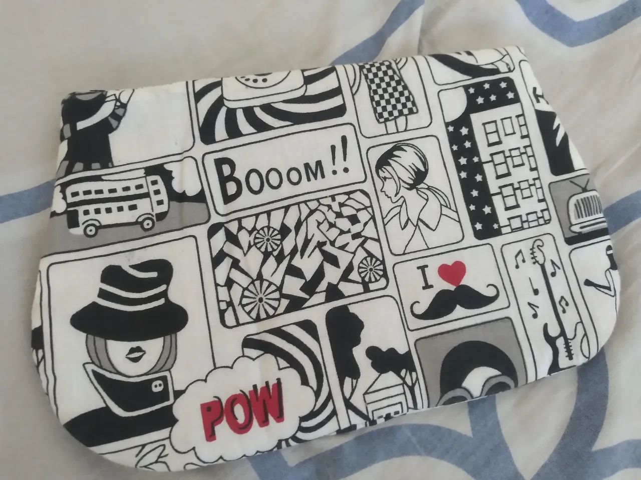 Necessaire Preta e Branca Estampada HQ - Foto 2