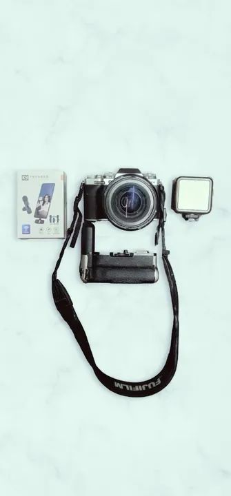 KIT FUJIFILM XT4 + LENTE 16-80mm + GRIP DE BATERIA + 2 BRINDES