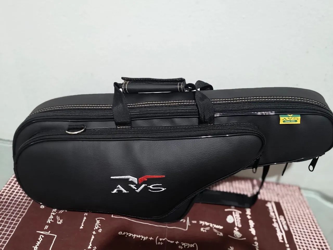   VENDO HARD CASE. SUPER LUXO  NOVO.             