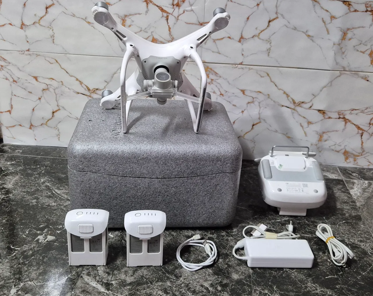 Drone DJI Phantom 4 white 4k semi novo