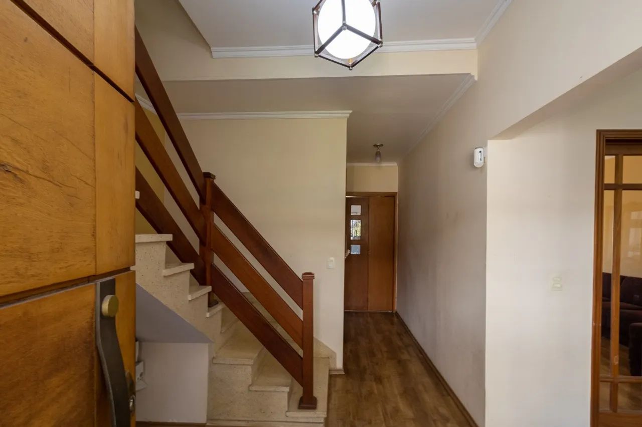 Sobrado para venda com 3 quartos, sendo 2 suítes, 218m²