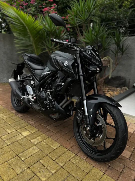 Yamaha MT-03 2023 - Impecável
