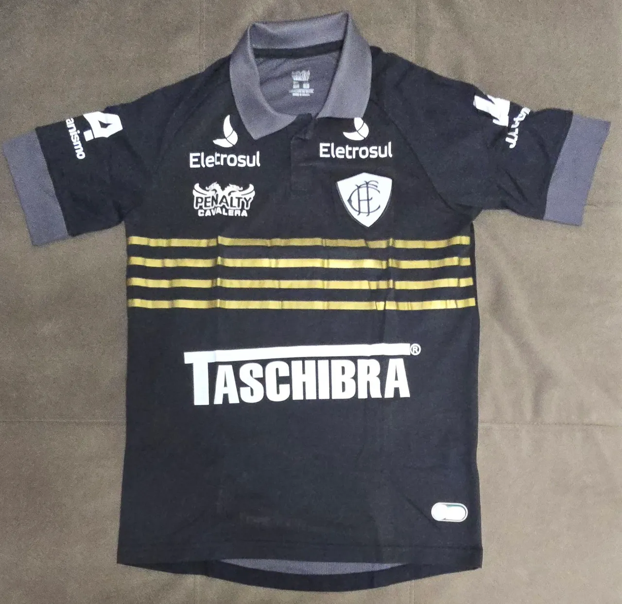 Camisa Figueira 2012 - Tam P - Tecido em excelente estado, c/ 1 pequena mancha na frente