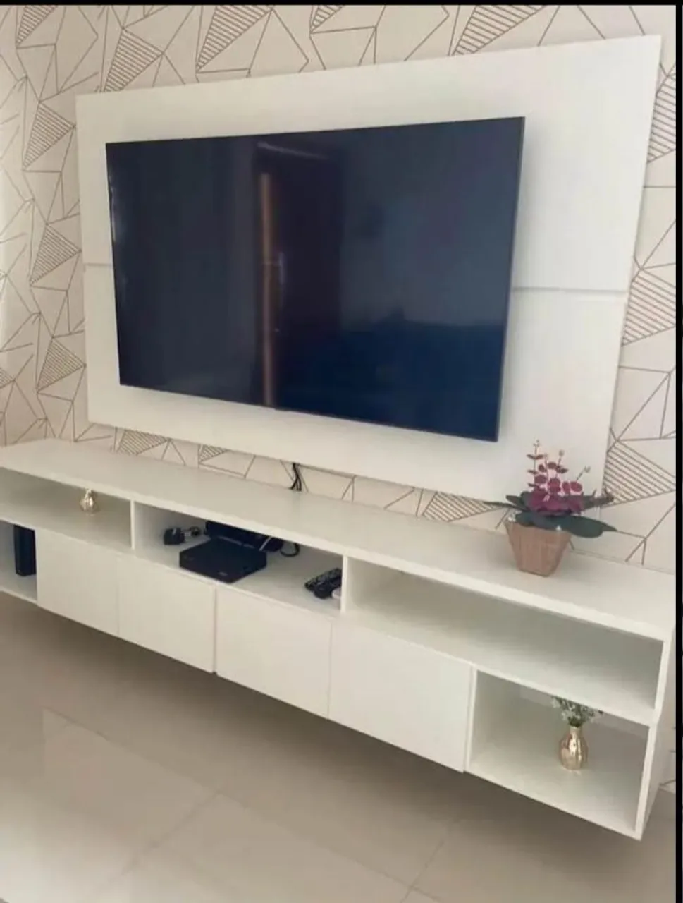Rack para TV branco com design moderno