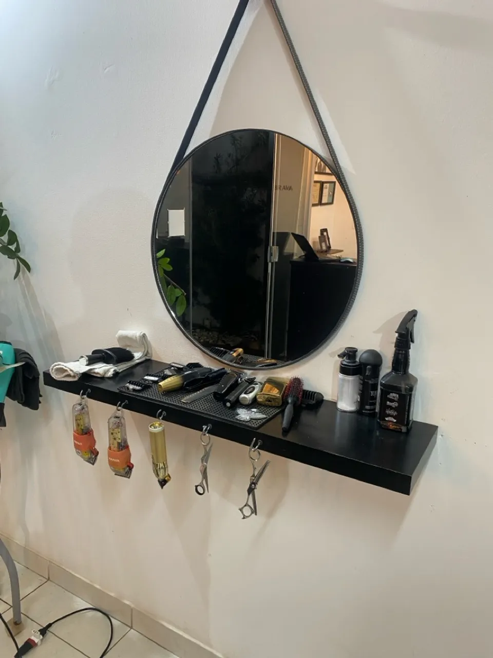 Prateleira de Barbearia/Cabeleireiro - Organização e Estilo