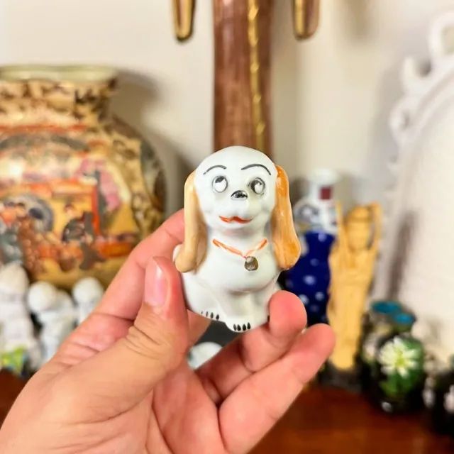 Par de encantadores bibelôs antigos em porcelana. - Foto 4