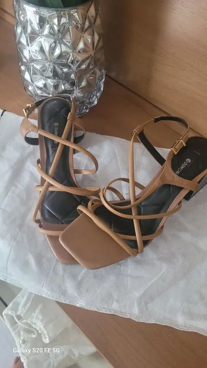 Sandálias femininas Carrano verde - Foto 2