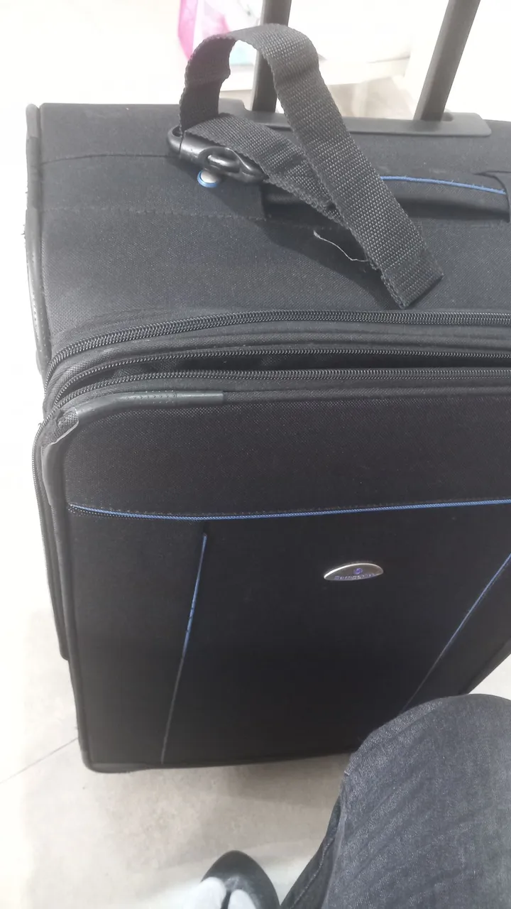 Mala Samsonite 2 rodinhas preta grande 68x44 cm