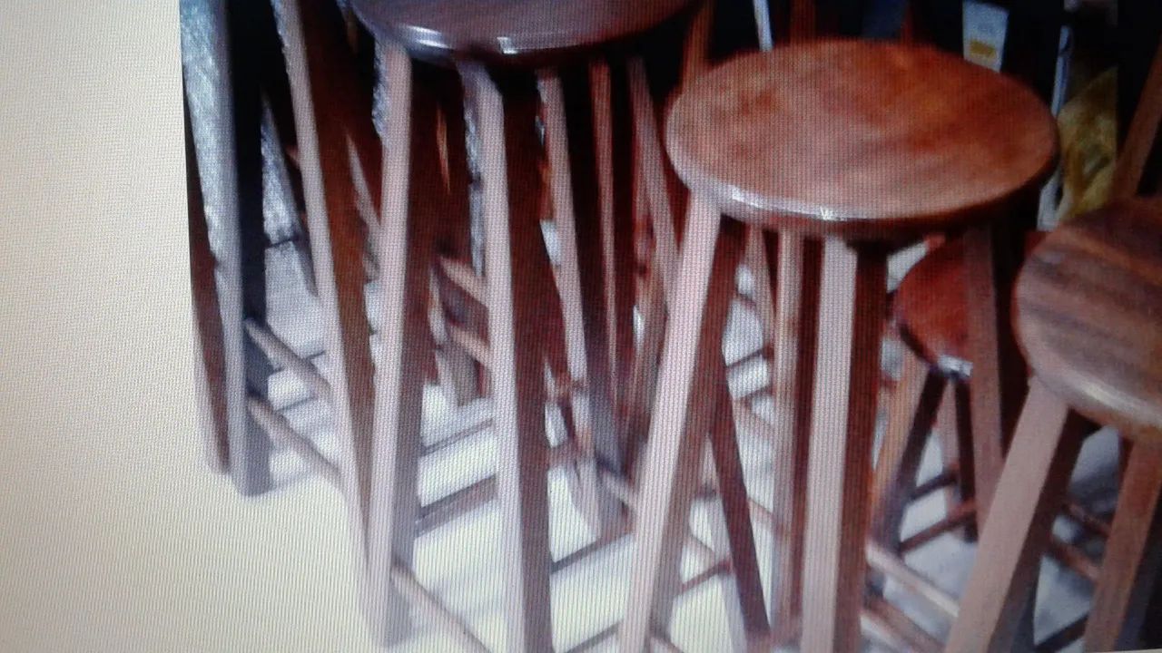 Banquetas de Madeira de lei 
