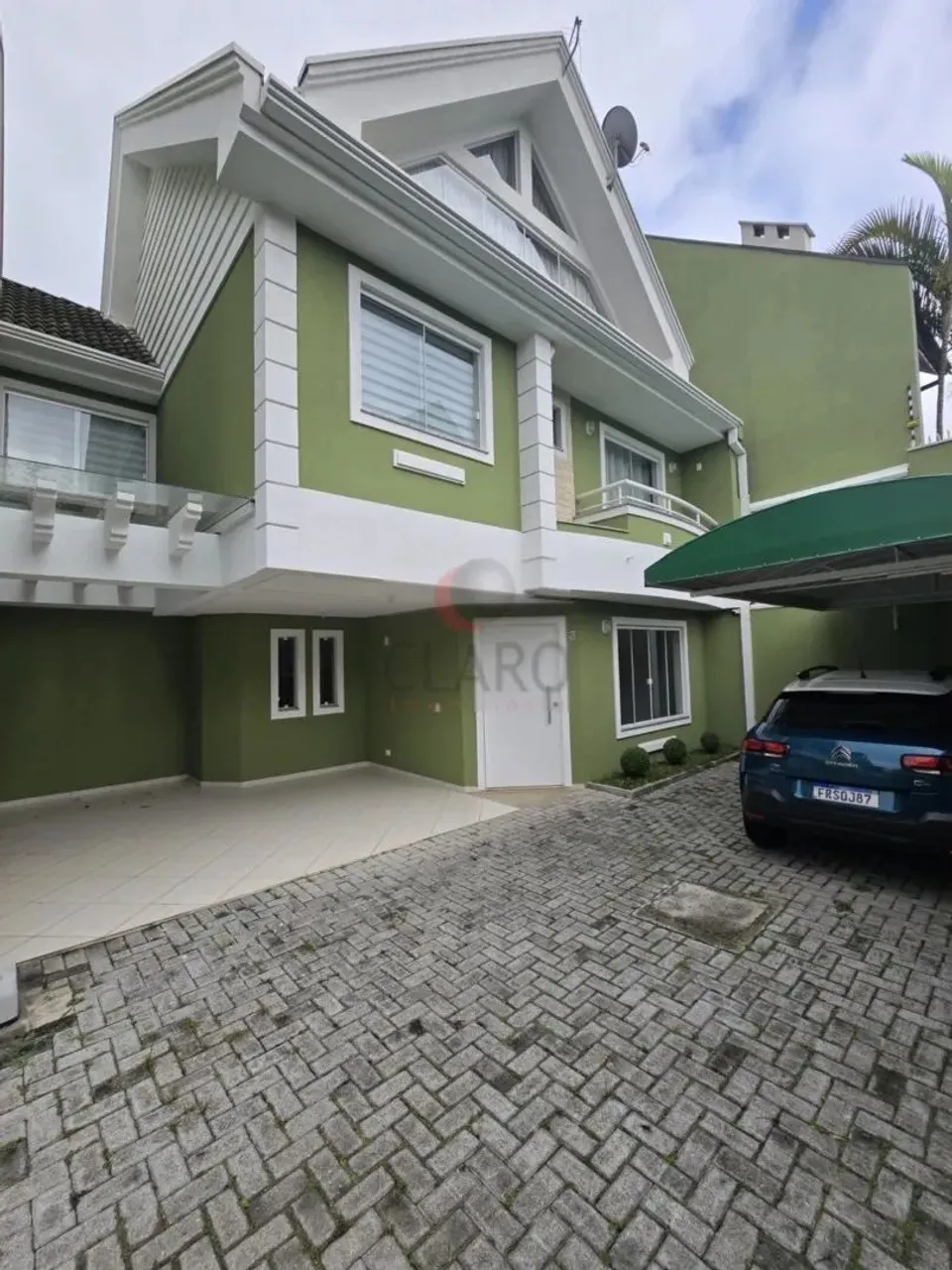 RESIDÊNCIA EM CONDOMÍNIO FECHADO PARA LOCAÇÃO NO GUABIROTUBA
