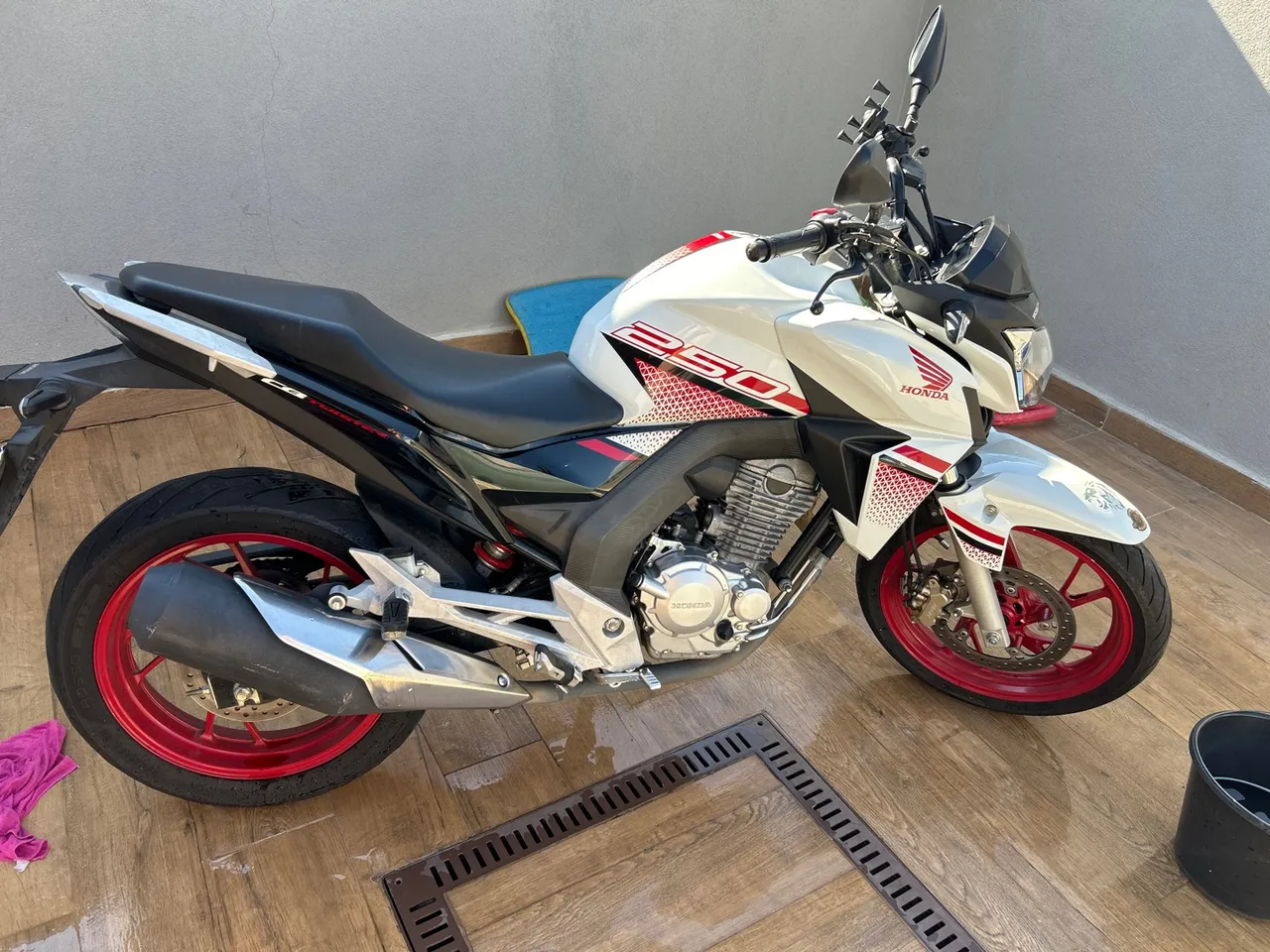 CB 250F TWISTER CBS