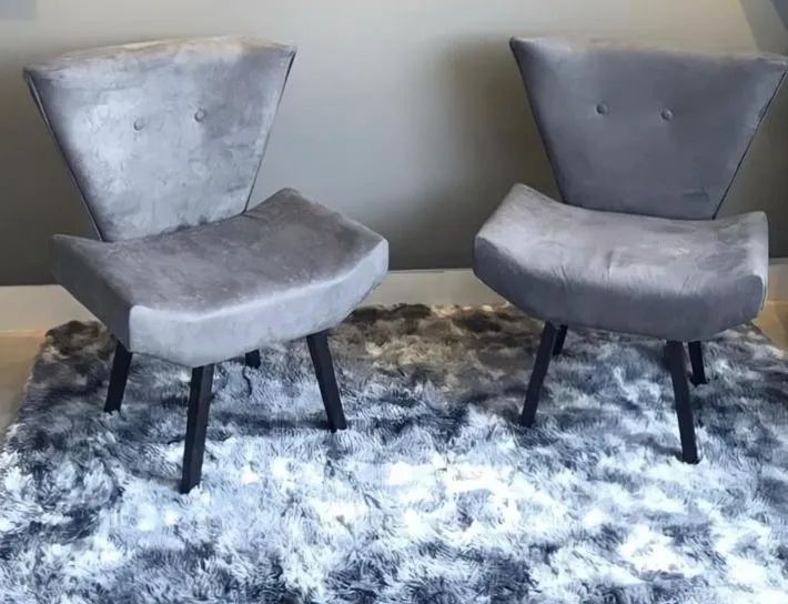 Poltronas lindas em veludo 550 duas