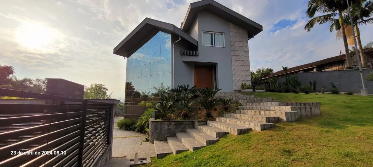 Casa alto padrão em Gaspar