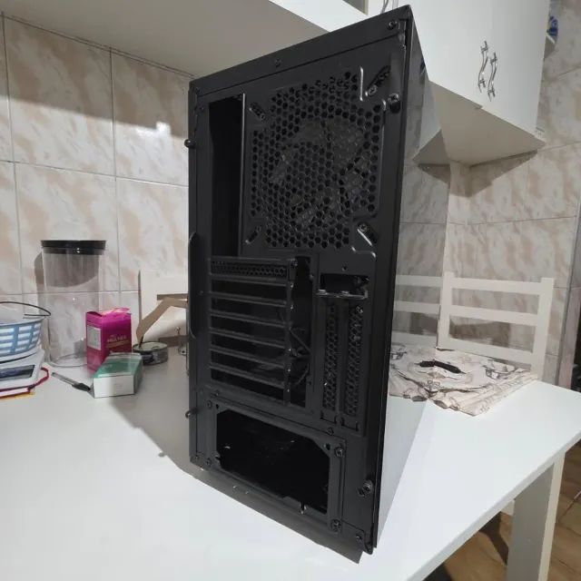 Gabinete gamer Thermaltake Commander C35 TG - Foto 3