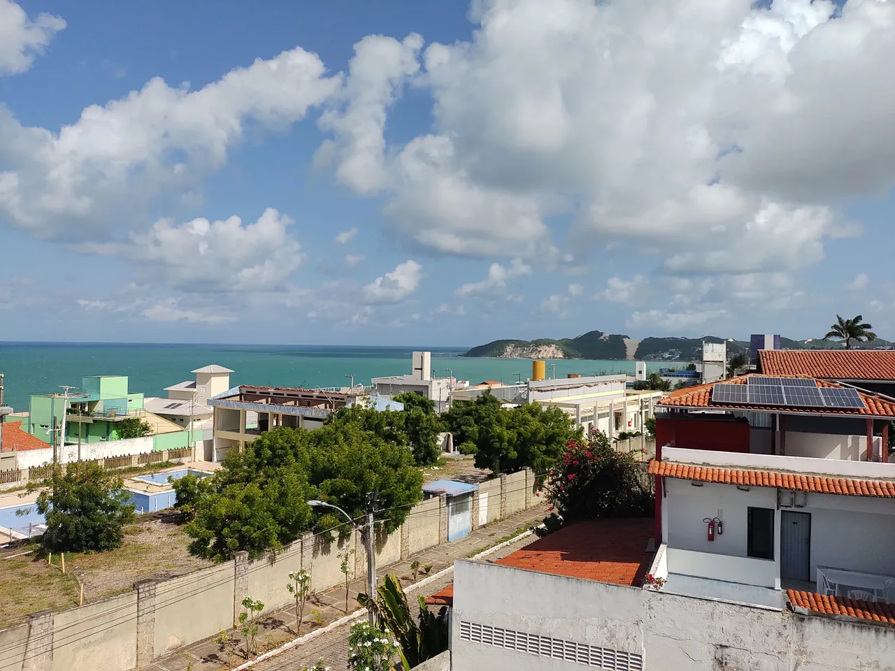 Ponta Negra, 2 quartos mobiliado e decorado a poucos passos da beira mar.