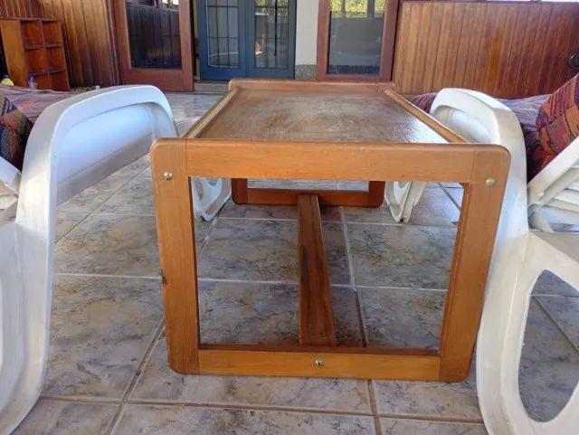 Vendo mesa de apoio em madeira maciça - Foto 3