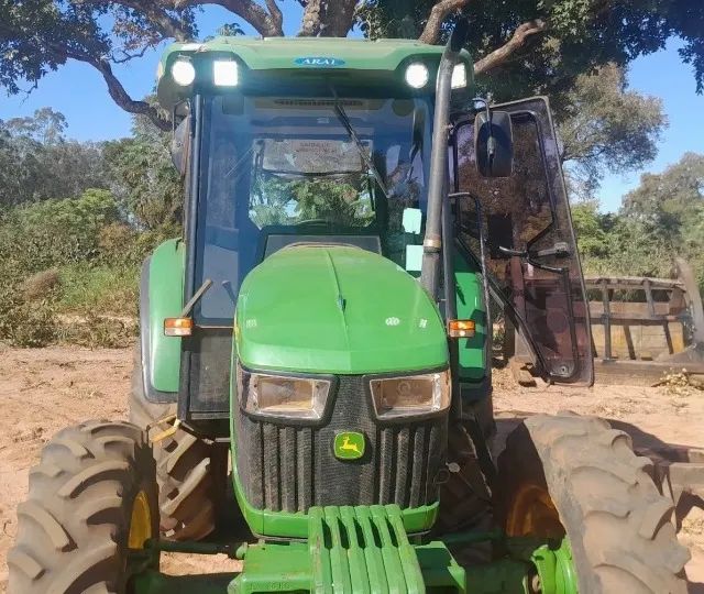 Trator John  Deere  2021