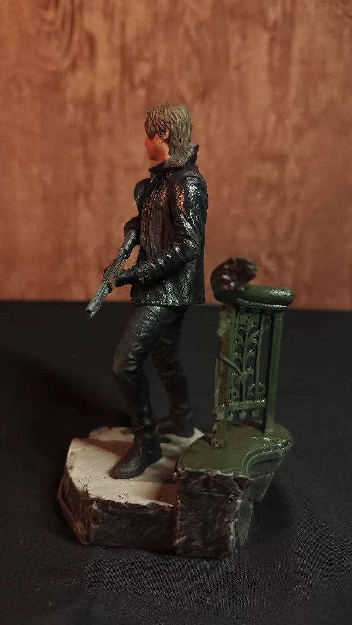 Figure Leon Kennedy RE9 1:12 - Foto 3