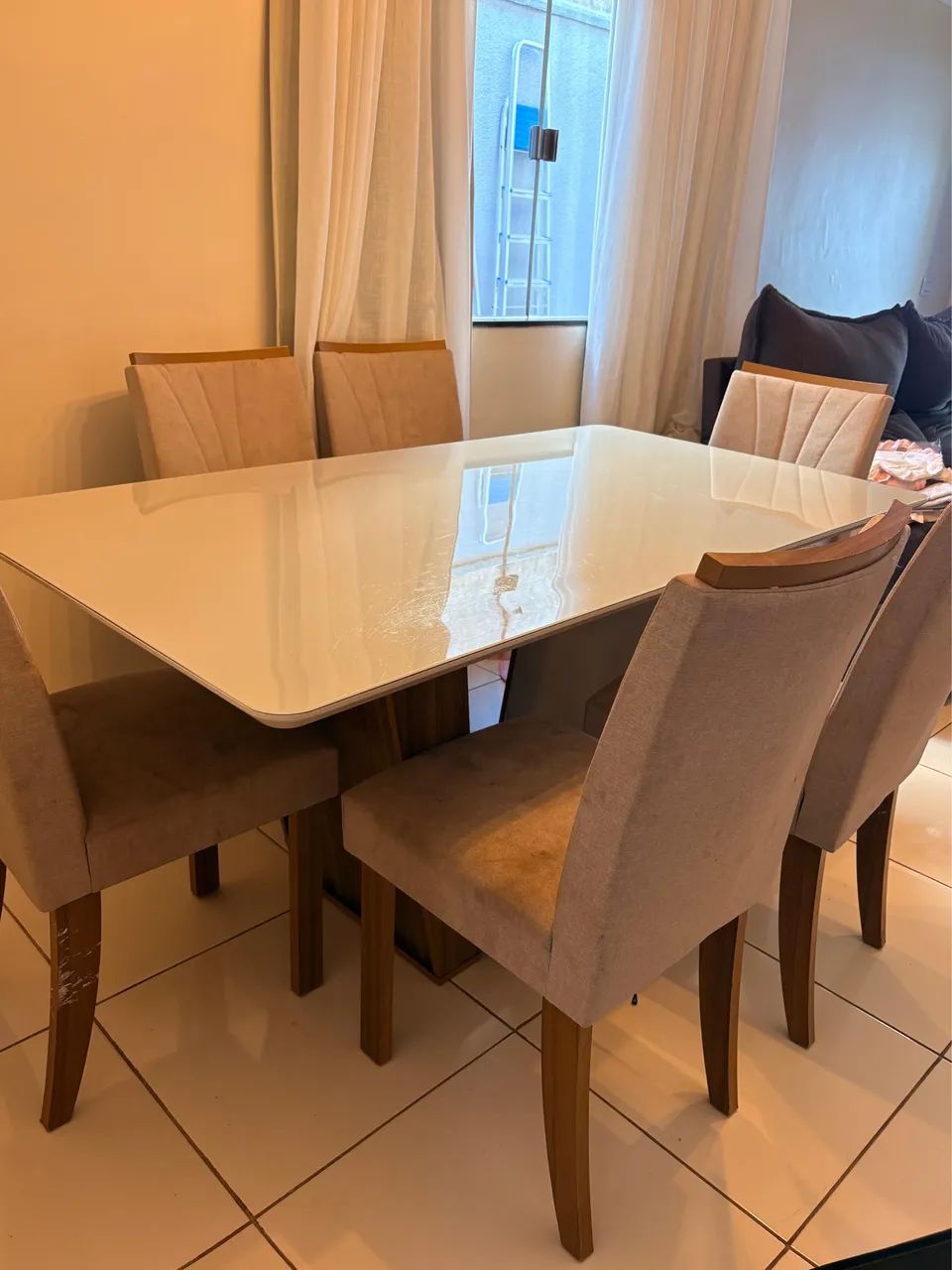 Mesa tampo de vidro com 6 cadeiras