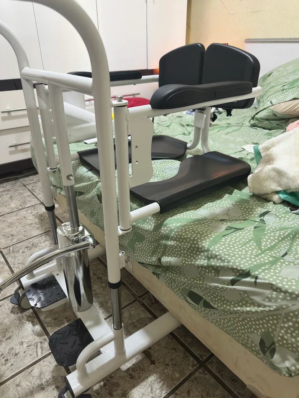 Cadeira de transferência / higiênica  - Foto 4