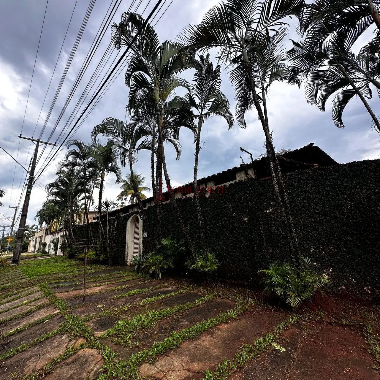Casa térrea com 4 quartos e 806m² de terreno à venda no Setor Jaó