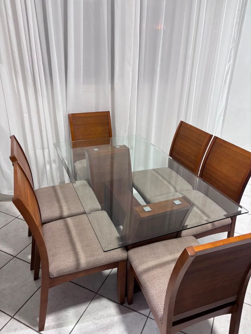 MESA 6 LUGARES, MADEIRA MACIÇA, VIDRO TEMPERADO - Foto 3