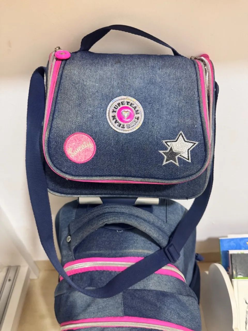 Kit Mochila Lancheira Yupe Rodinha Escolar Espaçoso Azul/rosa - Foto 6