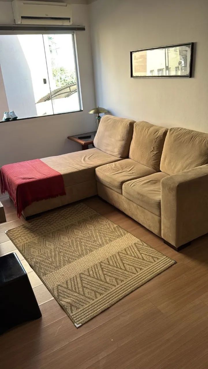 Sofá com chaise