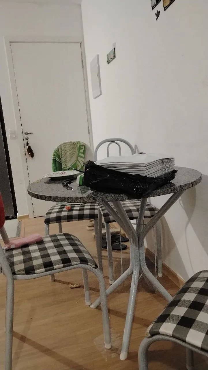 Mesa com cadeiras