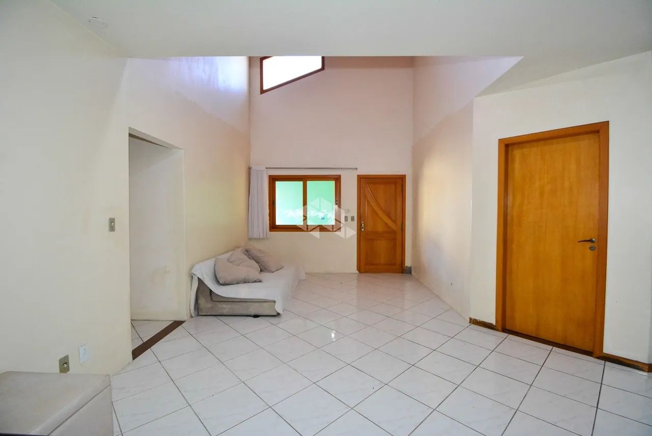 CASA COM 3 QUARTOS 2 SUÍTES 4 VAGAS E EDÍCULA À VENDA NO BALNEÁRIO EM FLORIANÓPOLIS - Foto 4