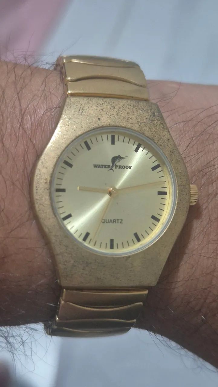 Relógio WATER PROOF  QUARTZ  DOURADO    -   SEM USO  - Foto 3
