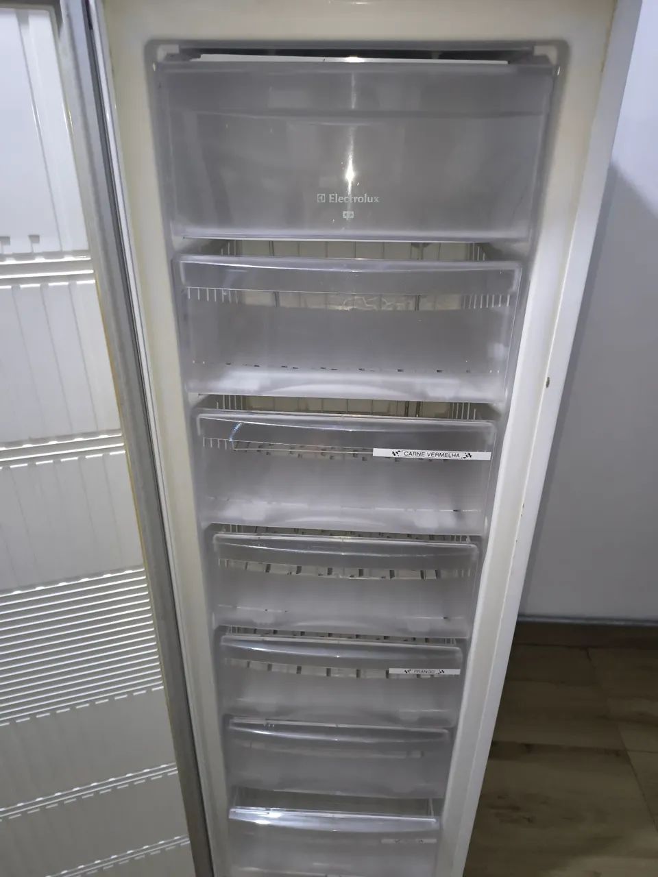 Freezer Electrolux vertical com gavetas - Foto 2