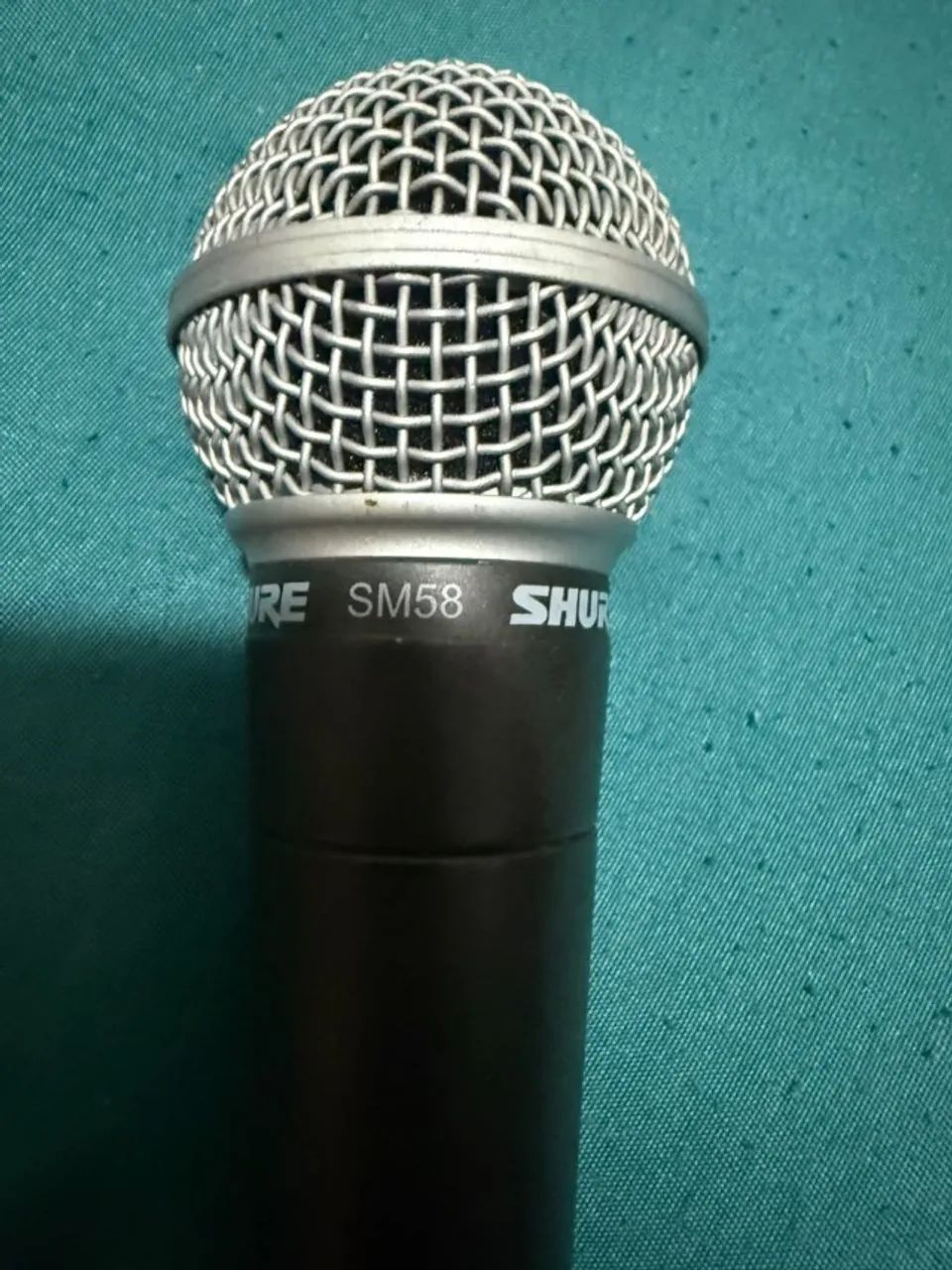 Microfone Shure SM58 com pedestal e cabo XLR - Foto 2