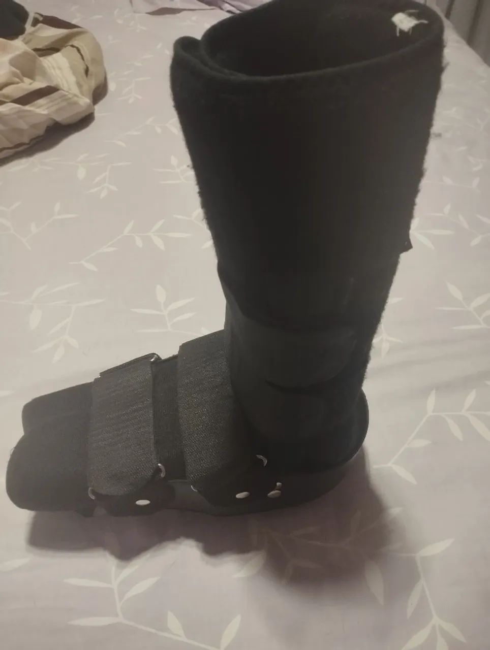 Aluguel de muletas e bota ortopédica  - Foto 2