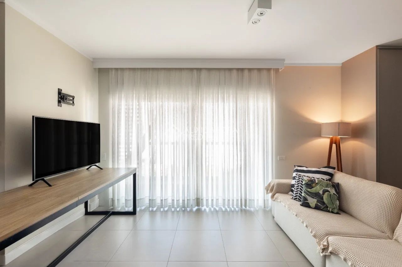 eStúdio mobiliado com 52m2 e 2 vagas no Centro de Florianópolis - Foto 3