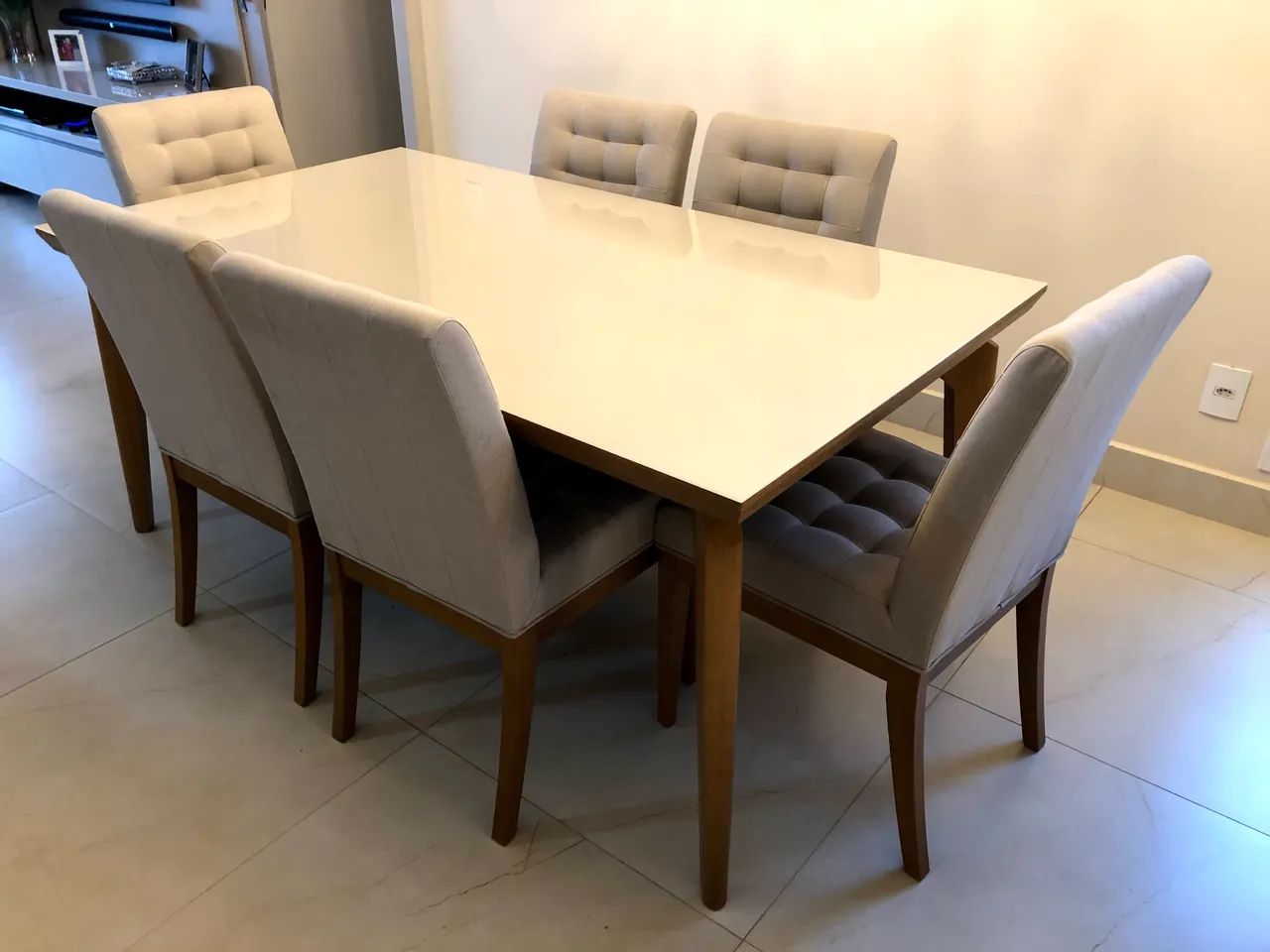 Mesa e cadeiras em madeira  - Foto 2