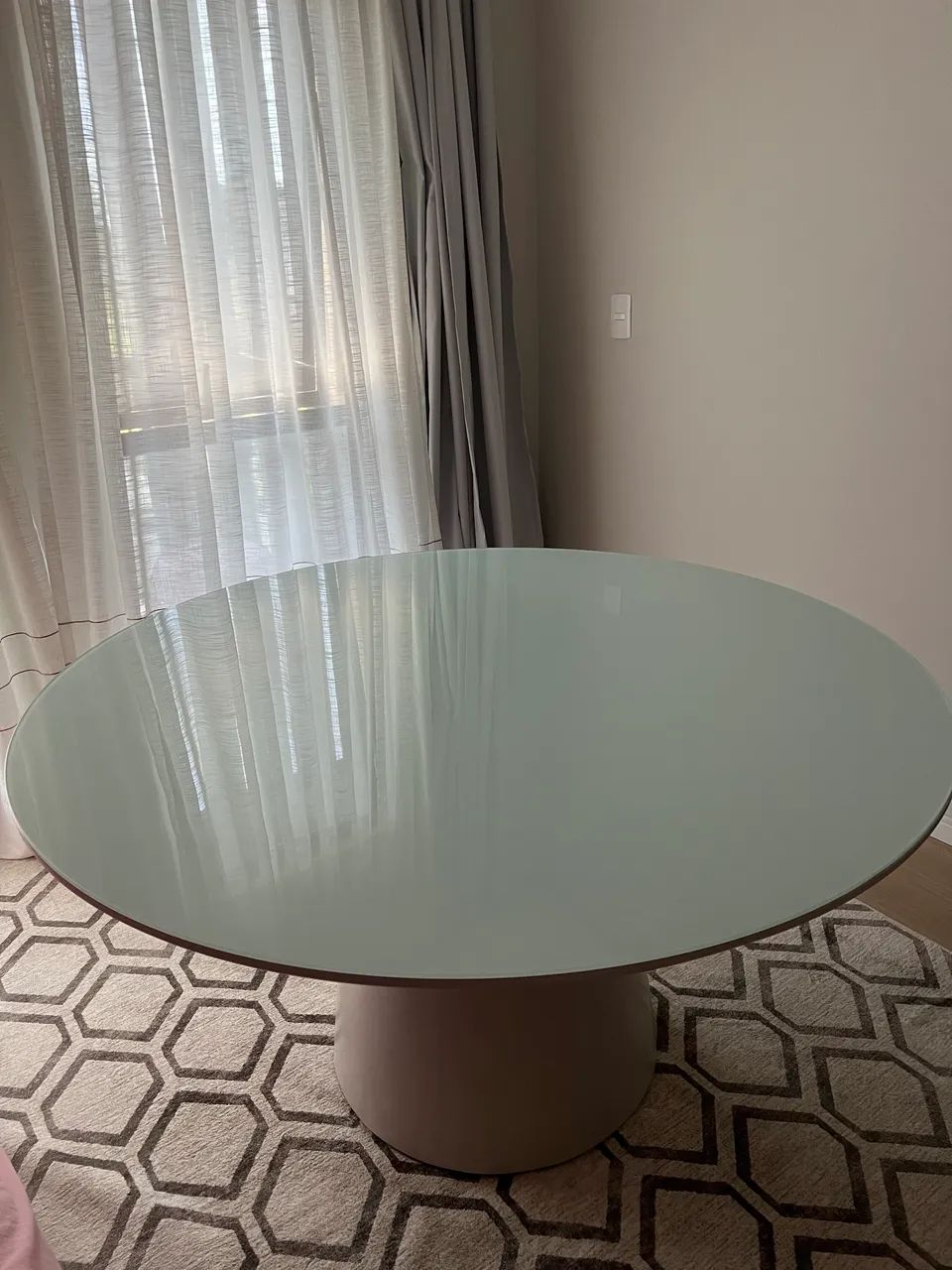 Mesa Off White 1,40m - Moderna, Elegante e Em Ótimo Estado!  - Foto 4