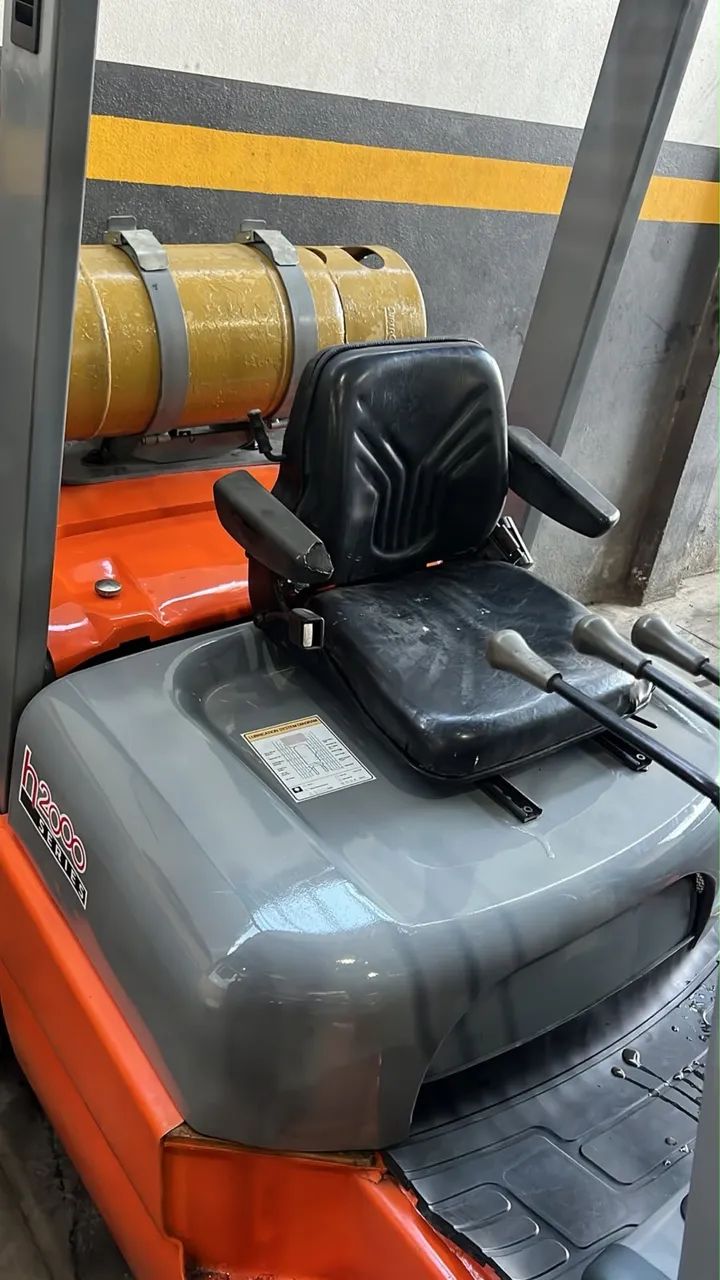 Empilhadeira Heli 2,5 Ton Triplex 4,2 metros único dono  - Foto 4