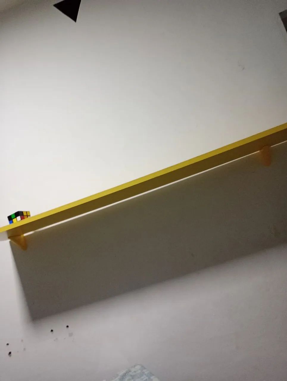 2 Prateleiras amarelas com suporte - Foto 2