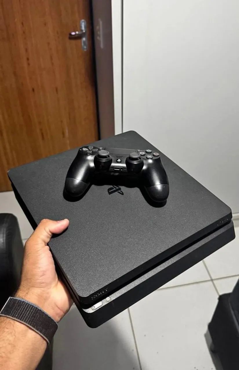 PLAYSTATION 4
