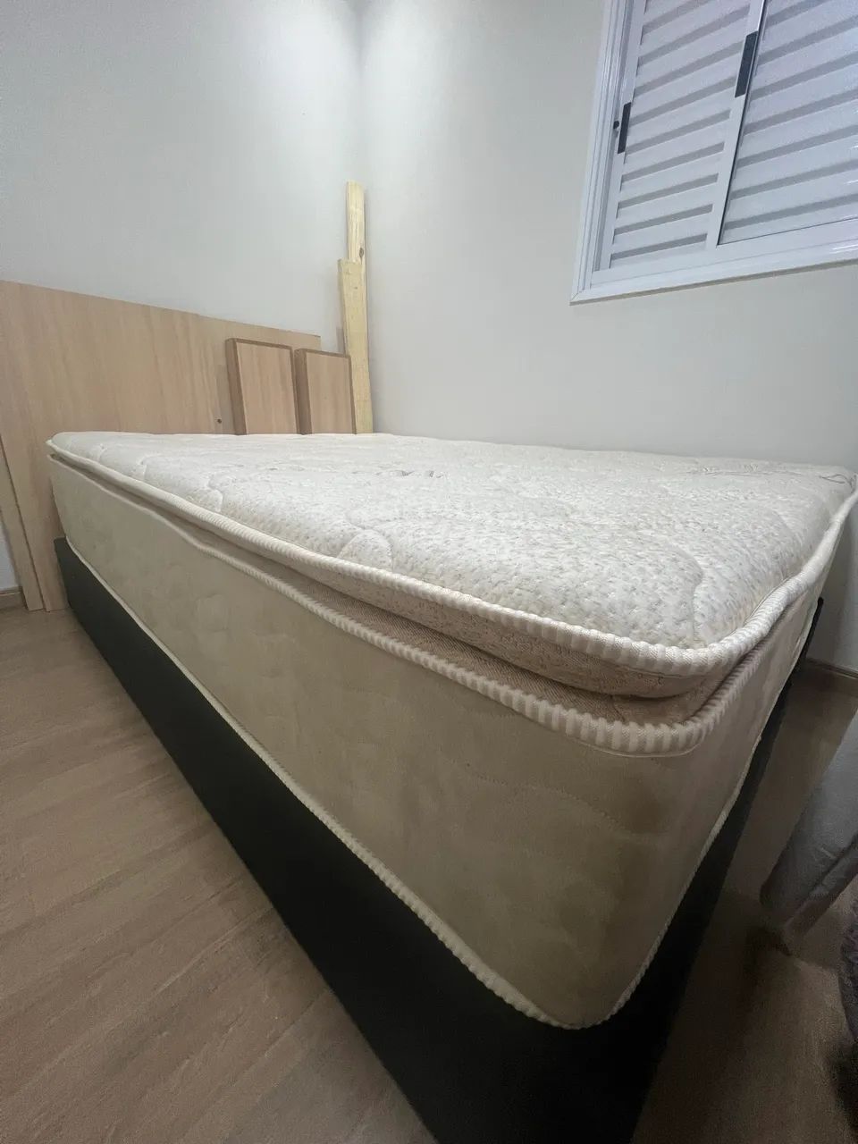Vendo colchão novo com box nunca usado