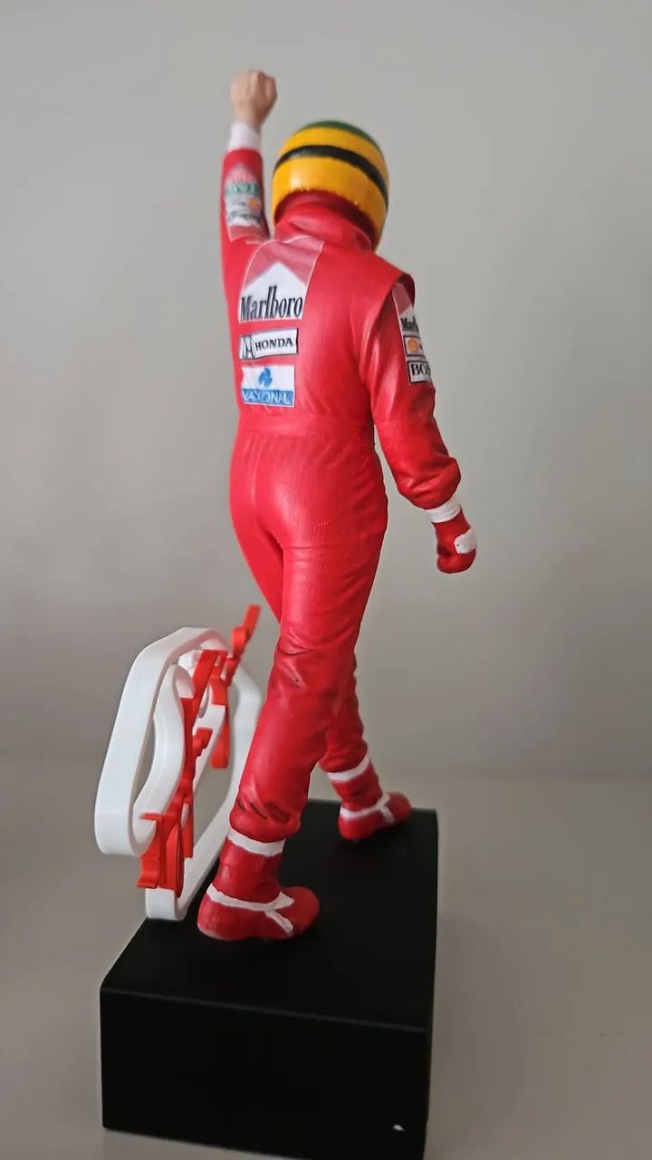 Vendo estatueta do Ayrton Senna - Foto 3