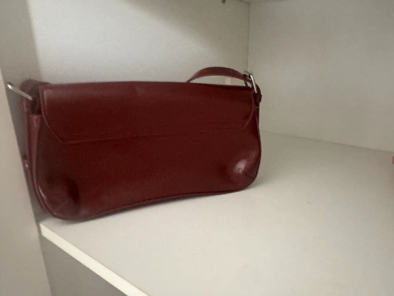 Vendo bolsa vinho em perfeito estado nunca usada  - Foto 3