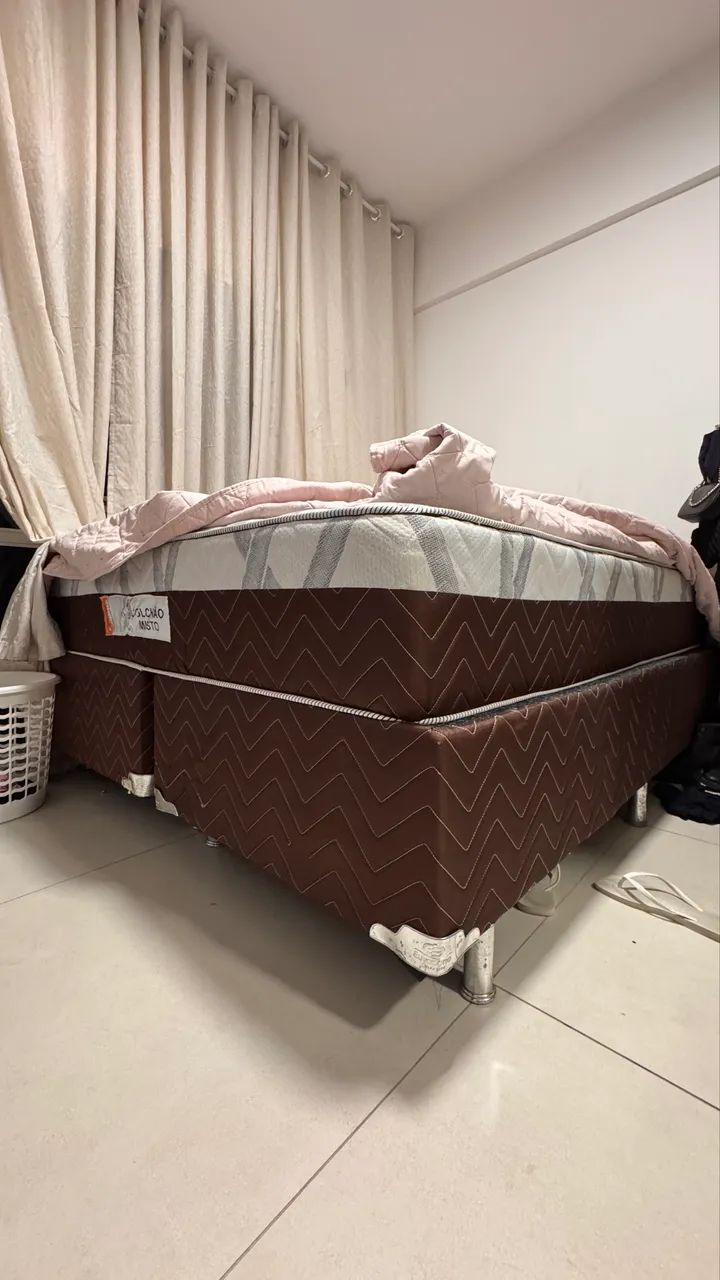 Vendo cama Box Queen 