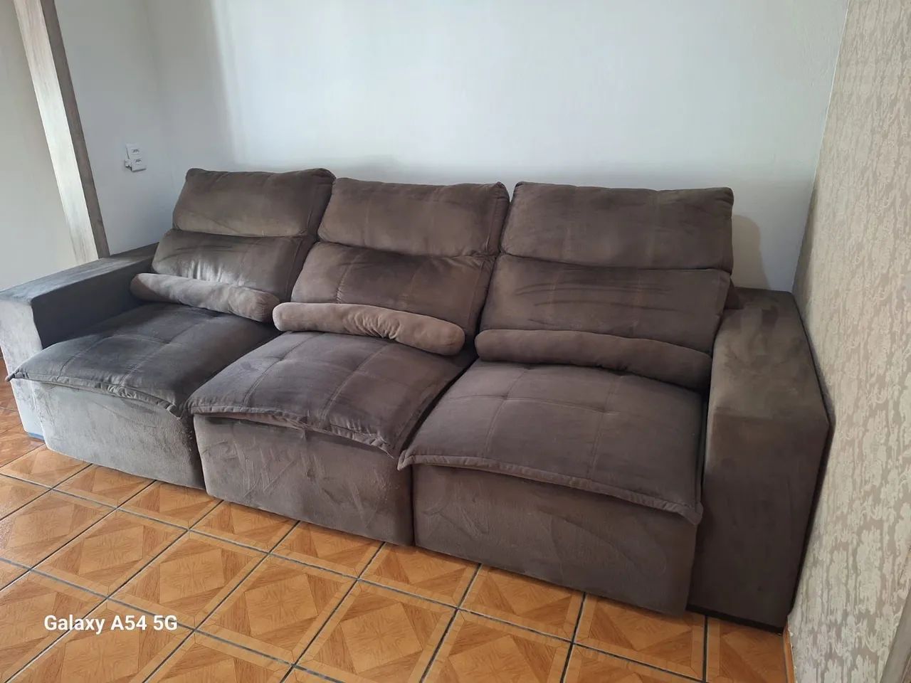 Sofá marrom de 3 lugares, 2.80 de largura - Foto 4