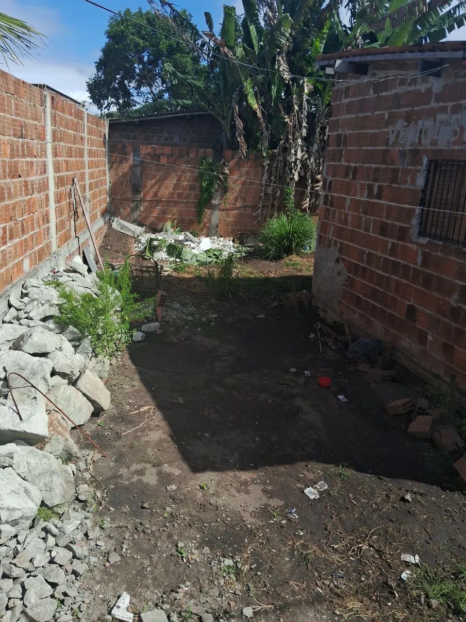 Vende-se casa com 2 terrenos
