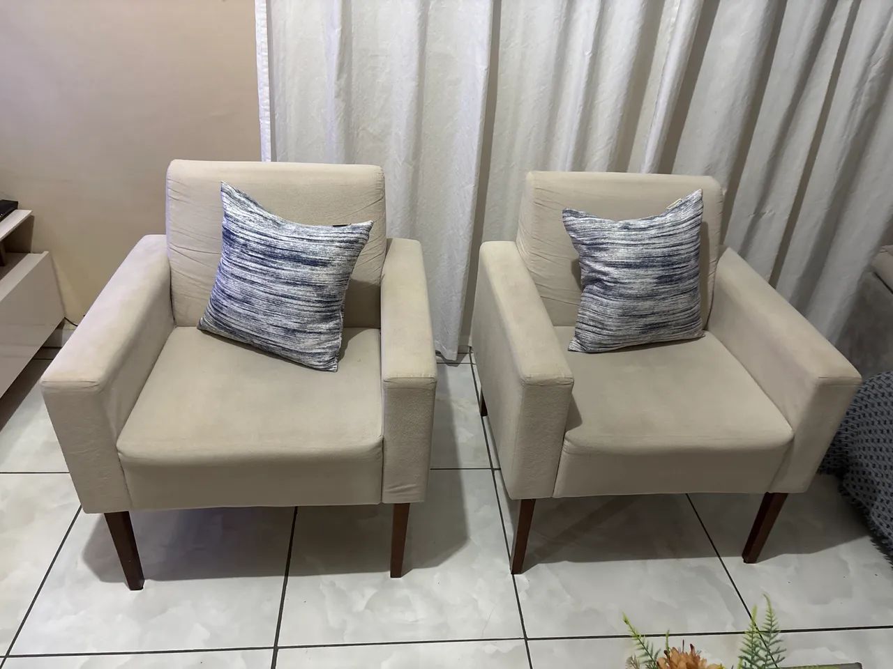 CONJUNTO DE POLTRONAS (BAIXO VALOR, FAÇA SUA PROPOSTA)