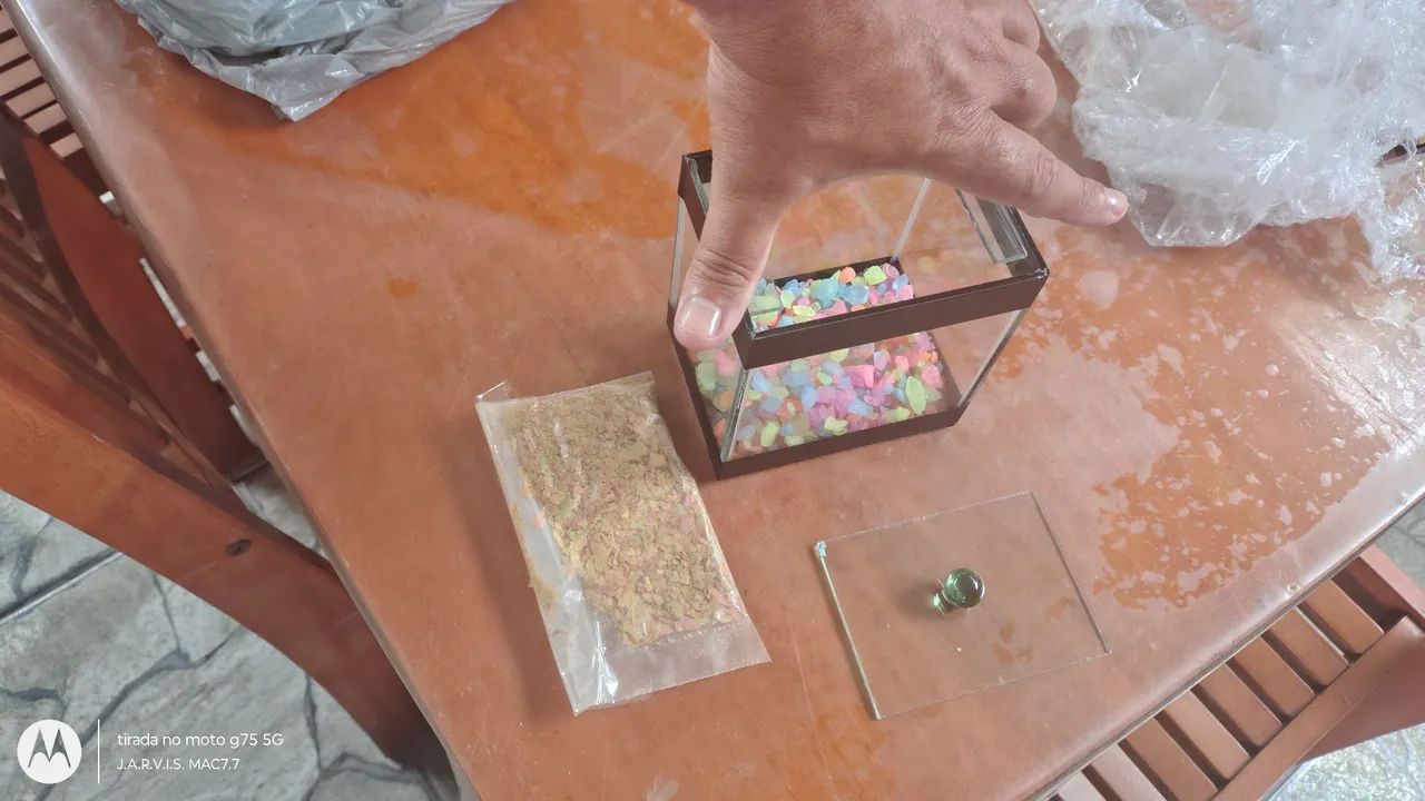 Aquário completo com pedras coloridas  - Foto 3