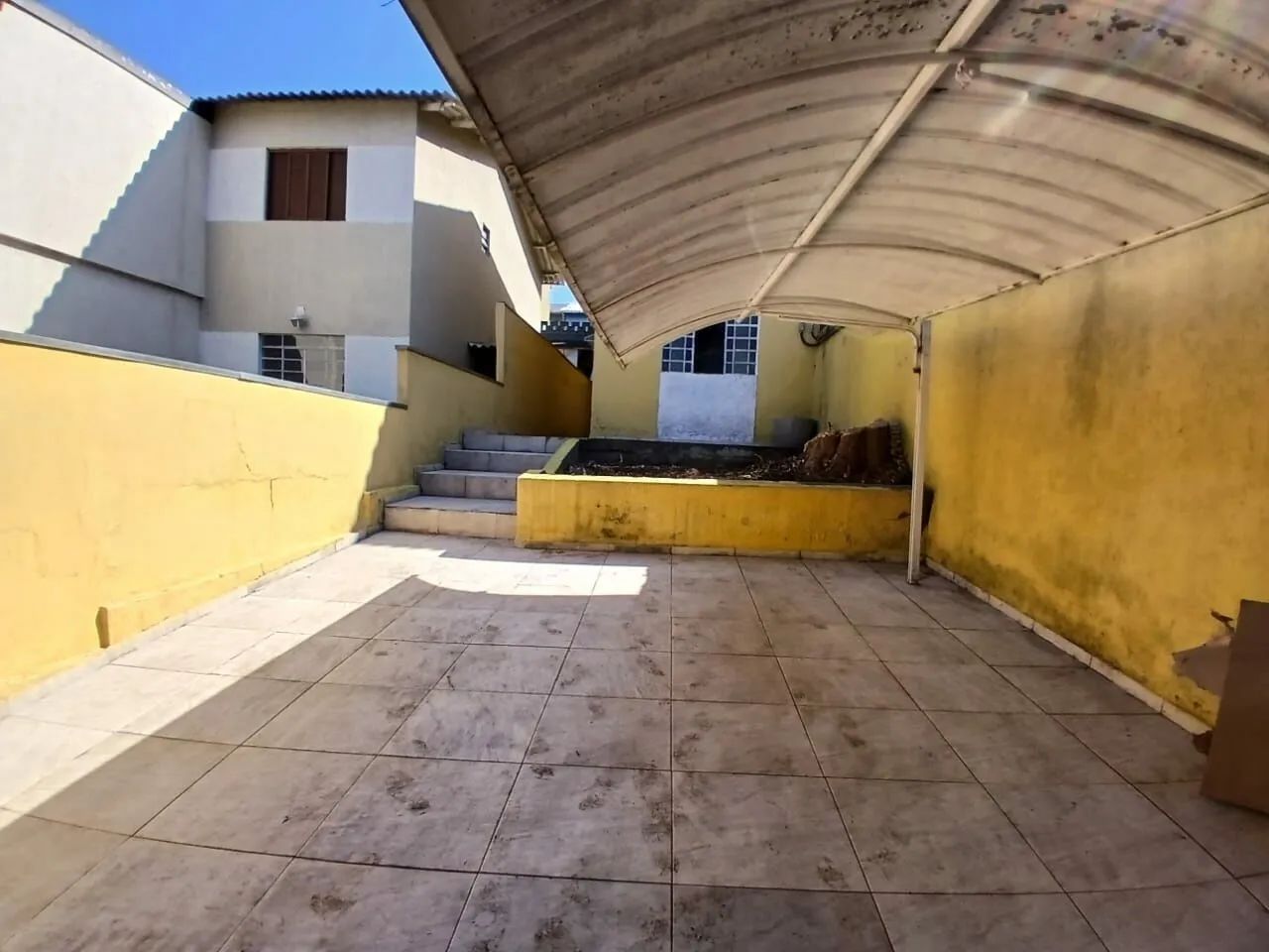 CASA 2 QUARTOS COM QUINTAL NA GRANJA VIANA FL14 - Foto 2